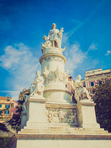 复古的外观在热那亚哥伦布纪念碑