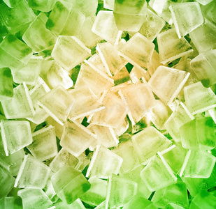 绿光下的抽象冰块