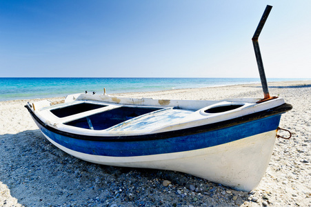 色彩缤纷的划船的海滩度假村