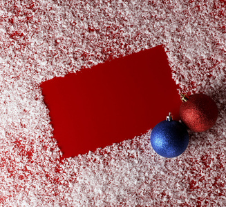 红色圣诞背景用白色雪花边框
