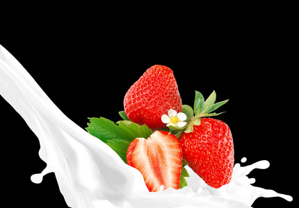 溅草莓牛奶