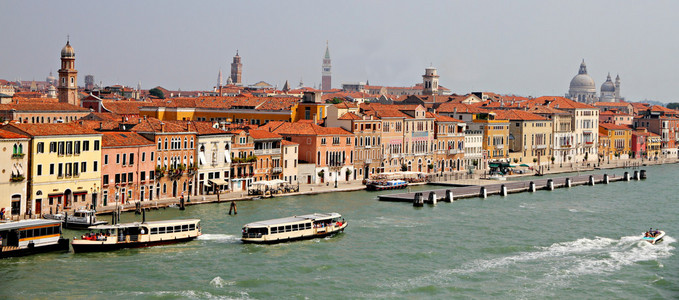 看到从海上威尼斯老镇