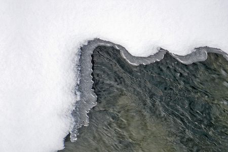 雪 冰 水