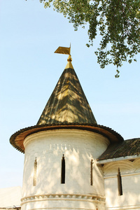 安卓尼克斯修道院的墙壁塔