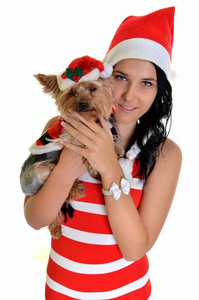 漂亮的女孩和狗在圣诞老人帽子圣诞节