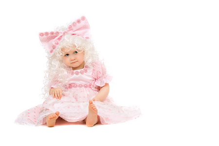 穿着粉色衣服的宝贝女儿。隔离