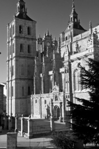 在阿斯托加，西班牙著名的天主教大教堂的详细信息