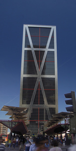 宏茂桥塔在马德里，西班牙