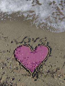 爱和沙海滩的心