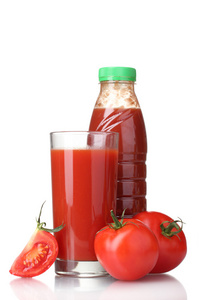 在玻璃 瓶子和孤立在白色的番茄番茄汁
