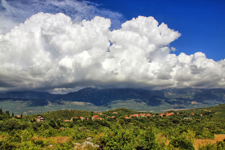 在云层中装载 lovcen