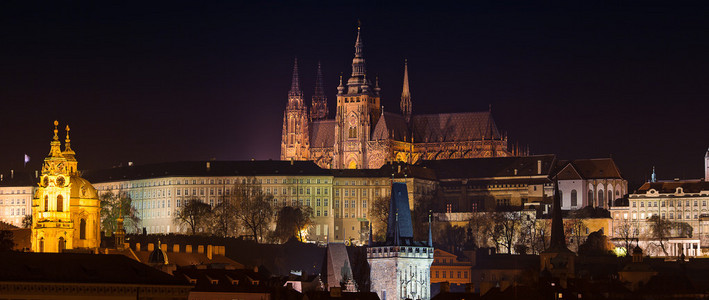 布拉格城堡的美丽夜景