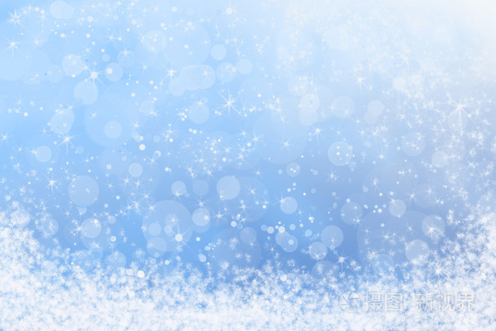 漂亮冬天蓝色闪亮天空和雪背景