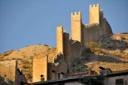 墙上的阿巴拉钦，鲁迪，西班牙的中世纪小镇