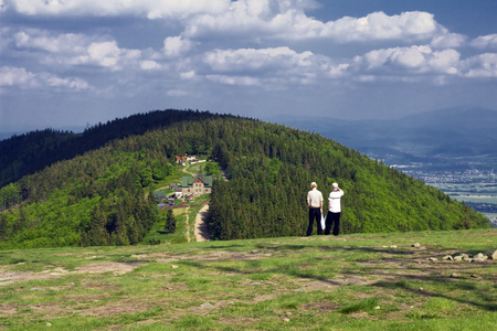 波兰语山 beskidy