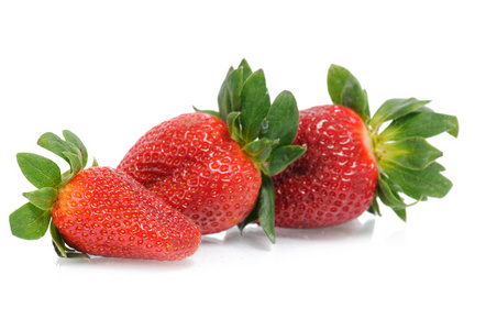 三个成熟的草莓