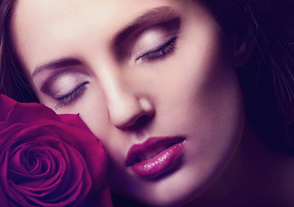 一个女人的脸与玫瑰的肖像