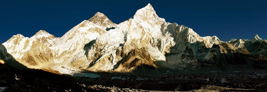 珠穆朗玛峰和努布策山从 kala patthar 视图