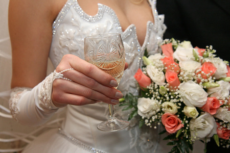 新娘和手中的花束