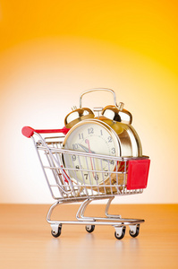 购买与时钟的时间概念和购物车