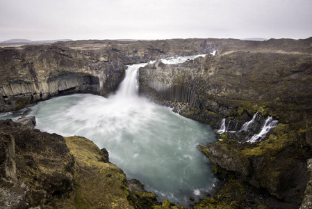 Aldeyjarfoss 是在冰岛壮观的瀑布