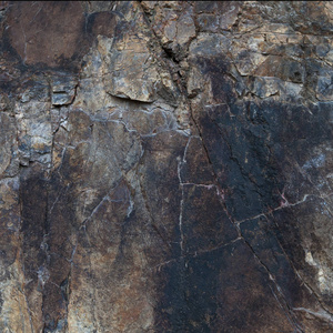 片段的花岗岩岩石处出现大裂缝图片