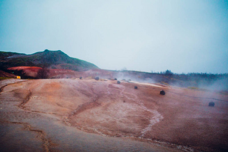 很棒的地方在哪里间歇泉抛出热水的一列