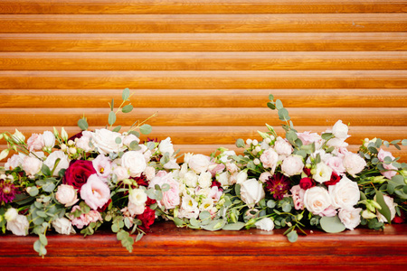 婚礼鲜花装饰木背景