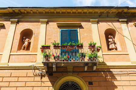 在卢卡，意大利的历史建筑的立面