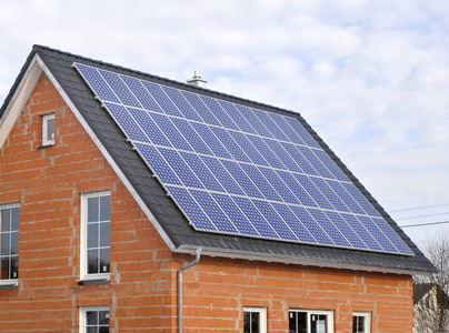 太阳能电池板上 residentiel 的房子