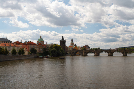 布拉格, 查理大桥和老城尔。捷克语