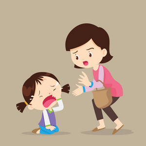 哭泣的小女孩和妈妈照片