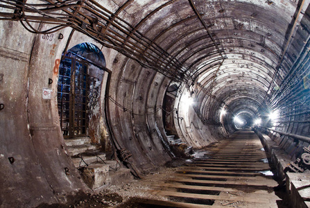 废弃的地铁隧道。基辅，乌克兰。基辅，乌克兰
