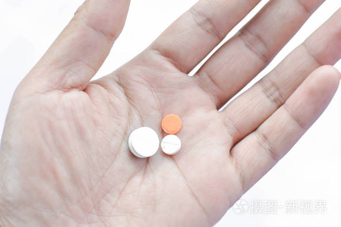 关闭了手拿着药丸