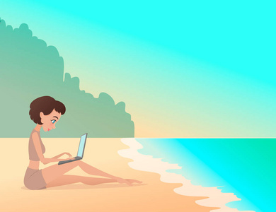 年轻女孩自由职业者在海滩上，笔记本电脑在户外工作。自由职业者