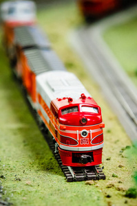 微型玩具模型火车机车上显示