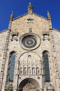 科摩大教堂的立面图片