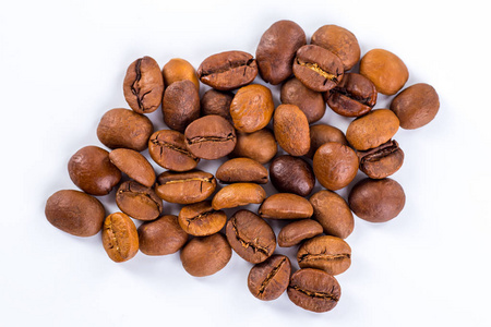 咖啡豆与副本空间白色背景