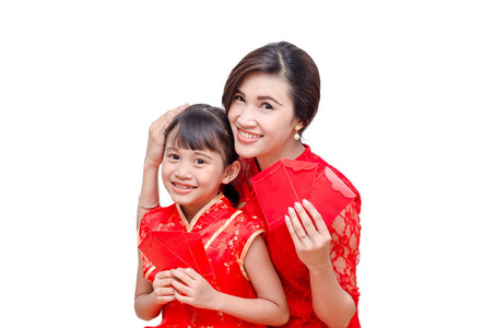 母亲和孩子在中国传统服饰控股红
