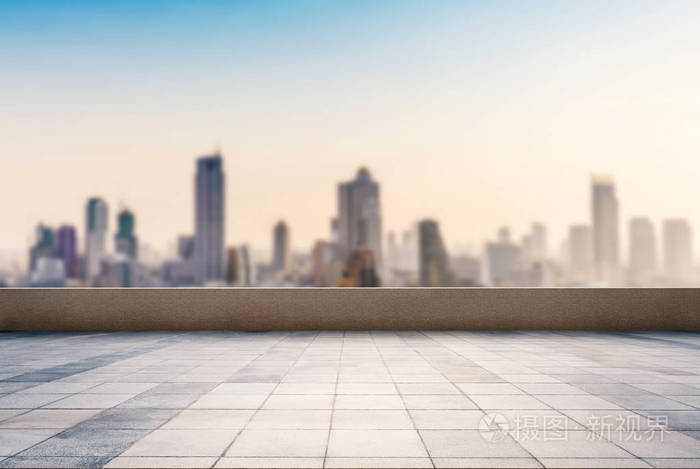 屋顶上阳台与城市景观背景照片-正版商用图片0wf5eu