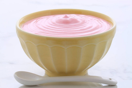 老式草莓酸奶