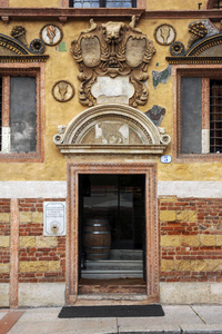 在中心的维罗纳市，意大利的老建筑