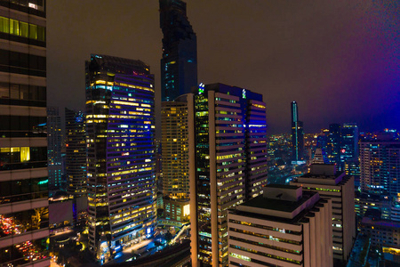 泰国曼谷现代城市摩天大楼夜景图片