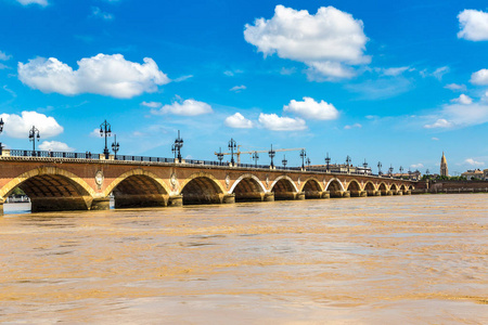 Pont de Pierre 在波尔多