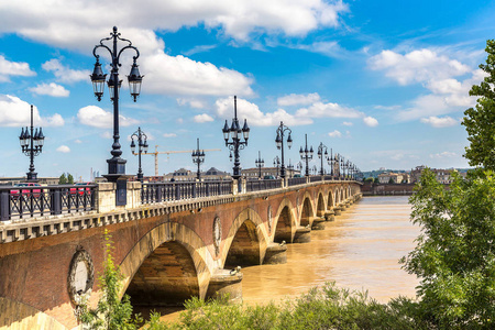 Pont de Pierre 在波尔多