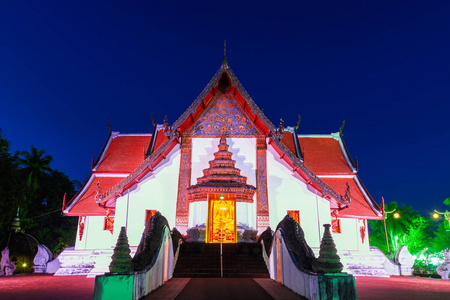 在晚上的 Wat Phumin 寺