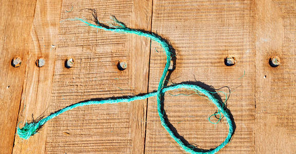 木地板和绳子