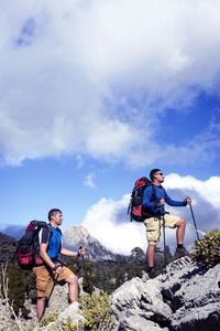 夏天在山里，有一个背包徒步旅行