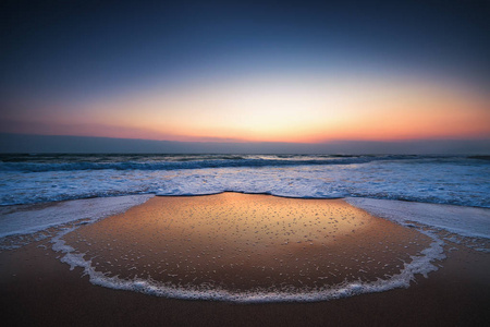 海上日出