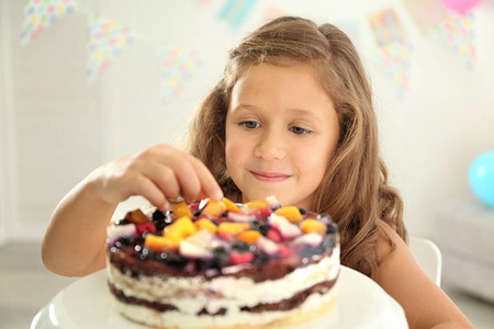 漂亮的女孩生日蛋糕